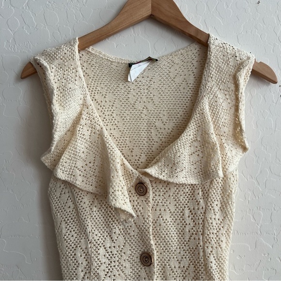 Vintage Cottagecore Lace Sleeveless Button Down - Picture 6 of 8